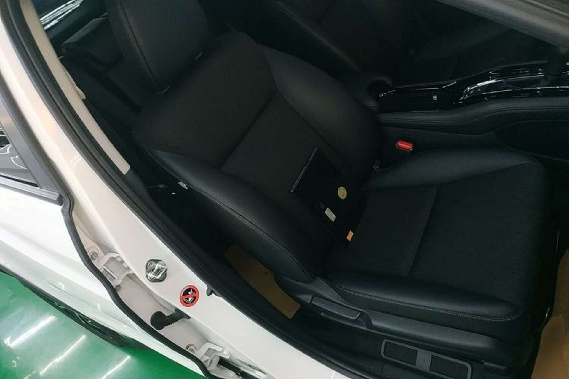 Used Honda Vezel 2020 1.5L CVT Pioneer Edition Right Front Seat
