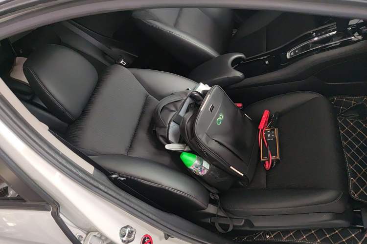 Used Honda Vezel 2020 1.5L CVT Pioneer Edition Right Front Seat