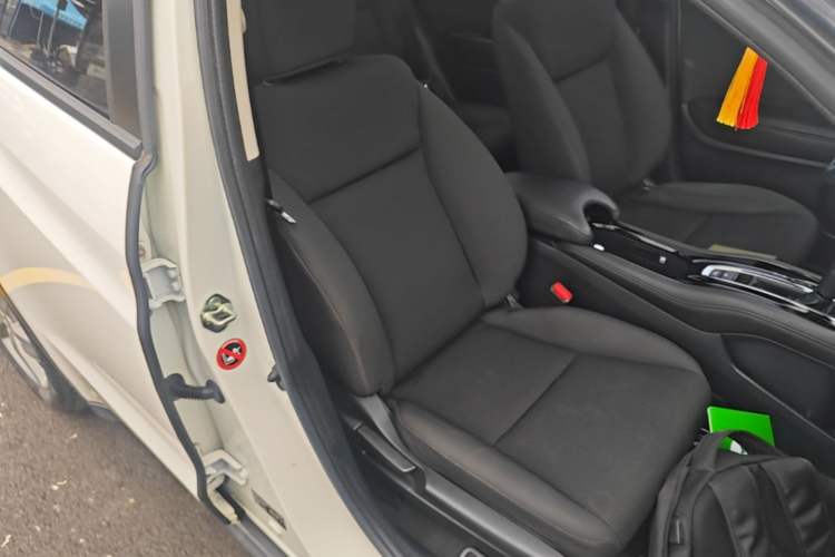 Used Honda Vezel 2020 1.5L CVT Elite Edition Right Front Seat
