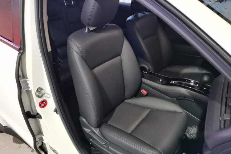 Used Honda Vezel 2020 1.5L CVT Pioneer Edition Right Front Seat