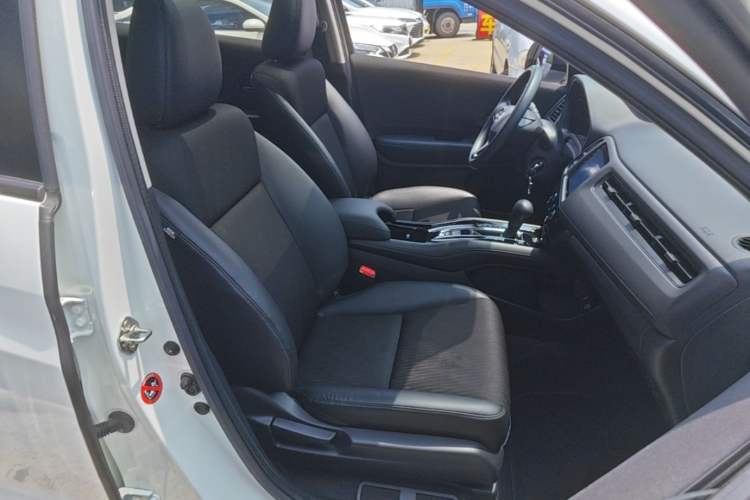 Used Honda Vezel 2020 1.5L CVT Pioneer Edition Right Front Seat