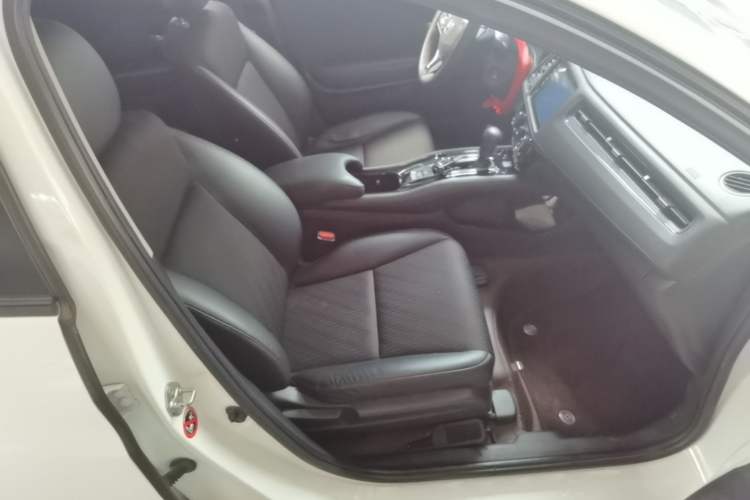 Used Honda Vezel 2020 1.5L CVT Pioneer Edition Right Front Seat
