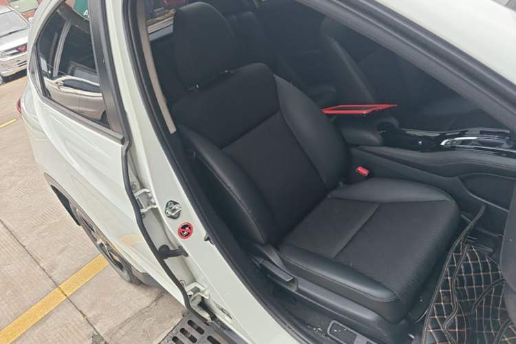 Used Honda Vezel 2020 1.5L CVT Pioneer Edition Right Front Seat