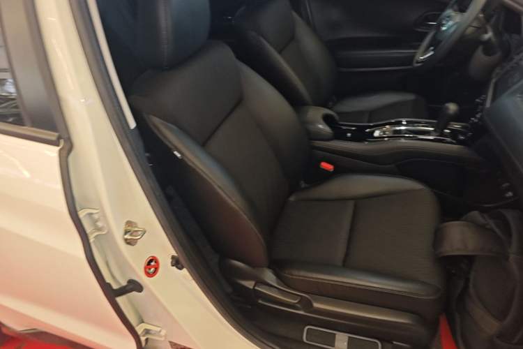 Used Honda Vezel 2020 1.5L CVT Luxury Edition Right Front Seat