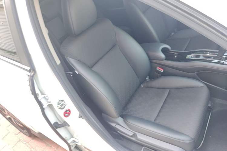 Used Honda Vezel 2020 1.5L CVT Pioneer Edition Right Front Seat