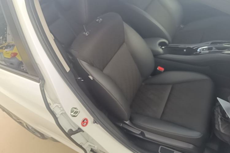 Used Honda Vezel 2020 1.5L CVT Pioneer Edition Right Front Seat
