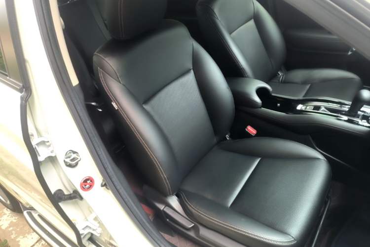 Used Honda Vezel 2020 1.5L CVT Elite Edition Right Front Seat