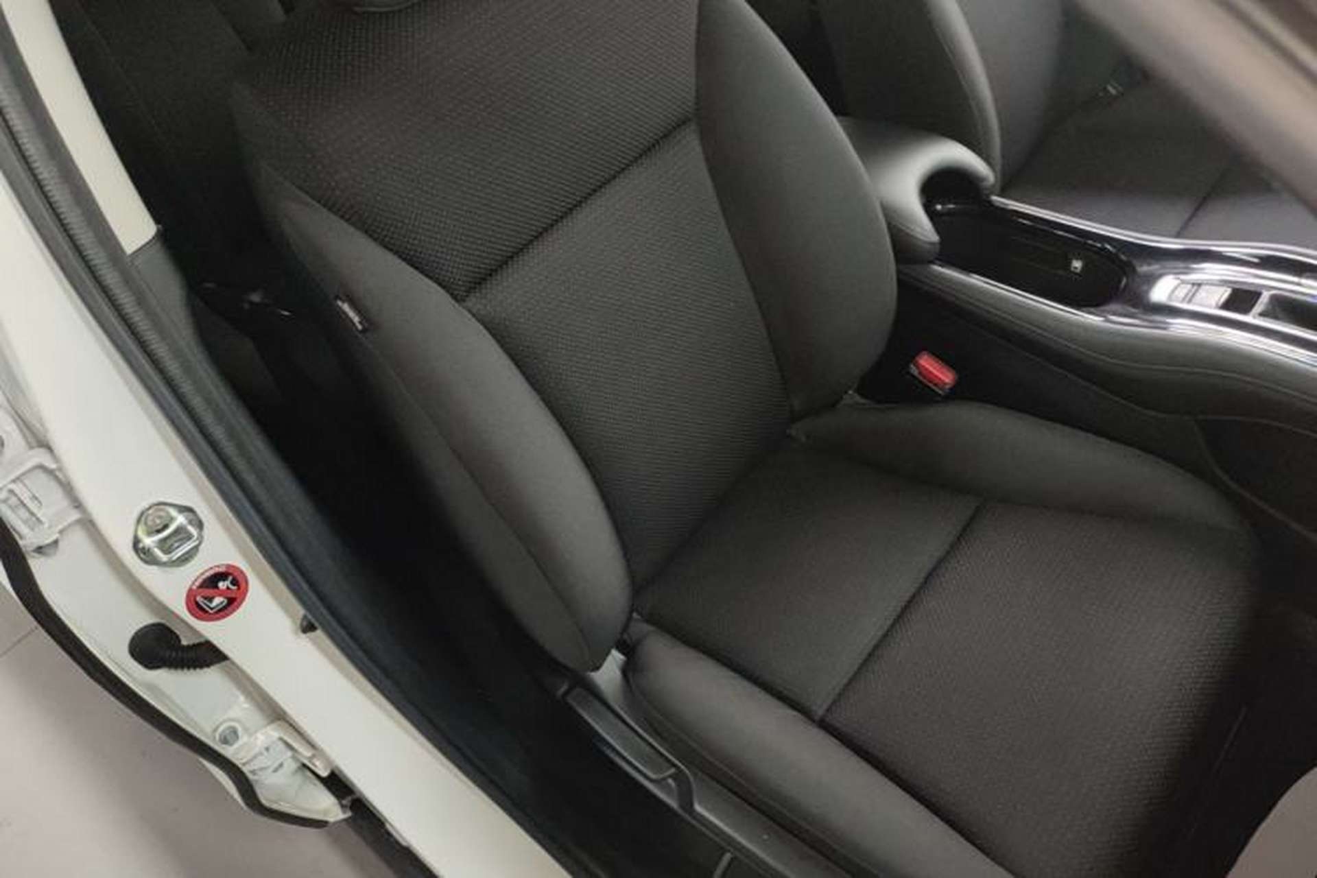 Used Honda Vezel 2020 1.5L CVT Elite Edition Right Front Seat