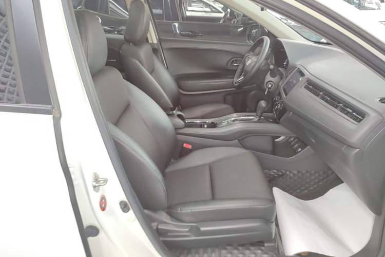 Used Honda Vezel 2020 1.5L CVT Pioneer Edition Right Front Seat