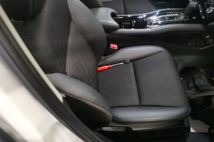 Used Honda Vezel 2020 1.5L CVT Pioneer Edition Right Front Seat