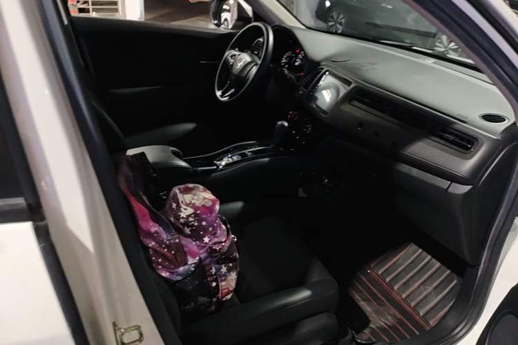 Used Honda Vezel 2020 1.5L CVT Luxury Edition Right Front Seat