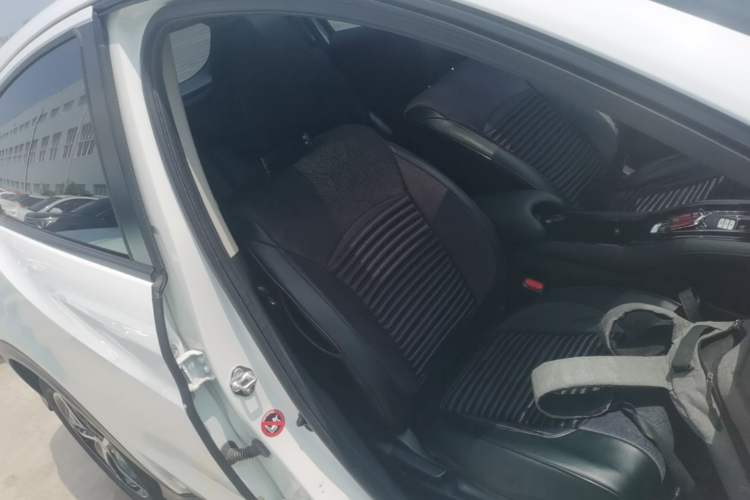 Used Honda Vezel 2020 1.5L CVT Pioneer Edition Right Front Seat