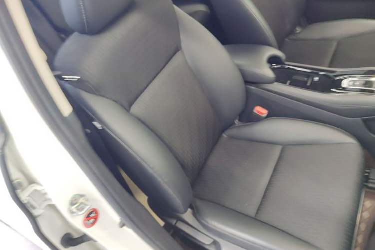 Used Honda Vezel 2020 1.5L CVT Pioneer Edition Right Front Seat