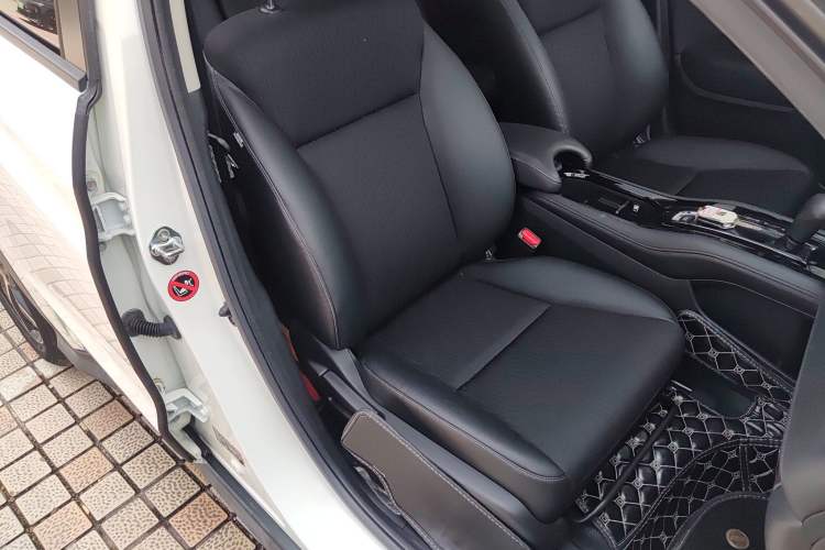 Used Honda Vezel 2020 1.5L CVT Pioneer Edition Right Front Seat