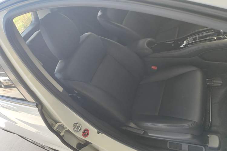 Used Honda Vezel 2020 1.5L CVT Elite Edition Right Front Seat