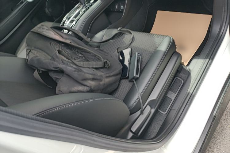 Used Honda Vezel 2020 1.5L CVT Pioneer Edition Right Front Seat