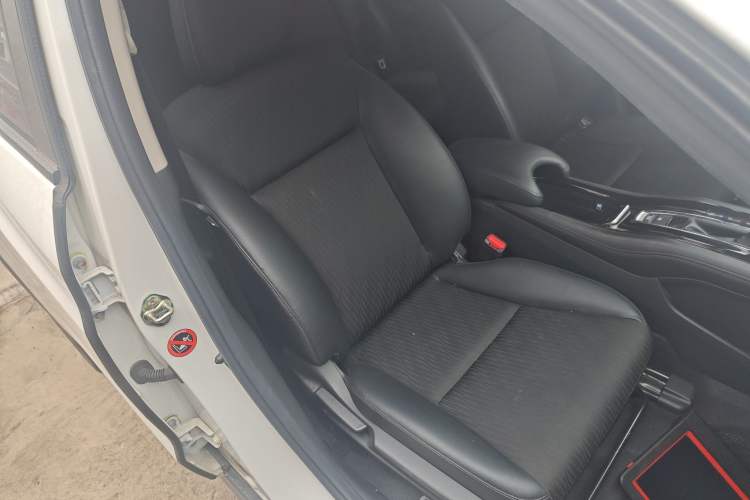 Used Honda Vezel 2020 1.5L CVT Pioneer Edition Right Front Seat