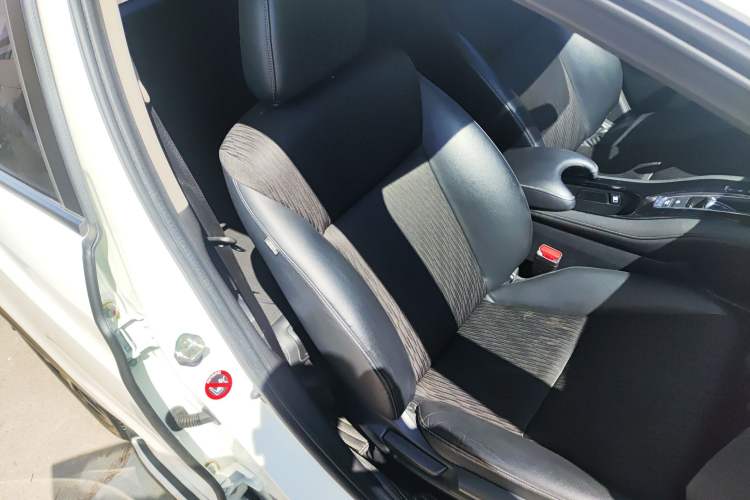 Used Honda Vezel 2020 1.5L CVT Pioneer Edition Right Front Seat