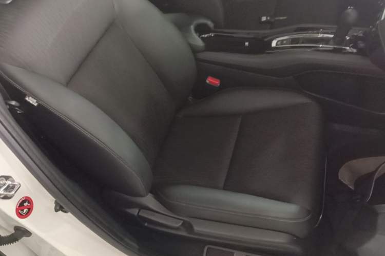 Used Honda Vezel 2020 1.5L CVT Pioneer Edition Right Front Seat