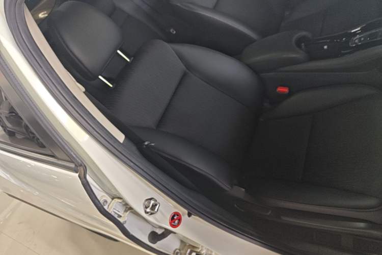 Used Honda Vezel 2020 1.5L CVT Luxury Edition Right Front Seat