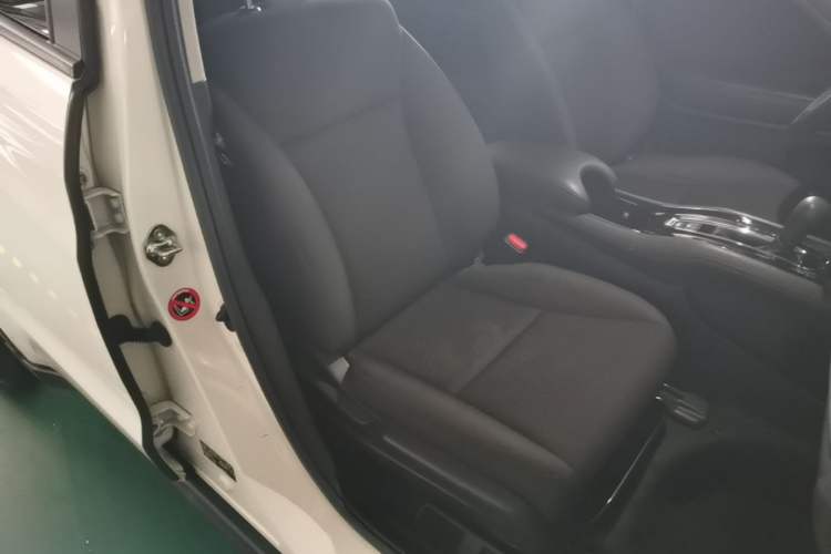 Used Honda Vezel 2020 1.5L CVT Elite Edition Right Front Seat