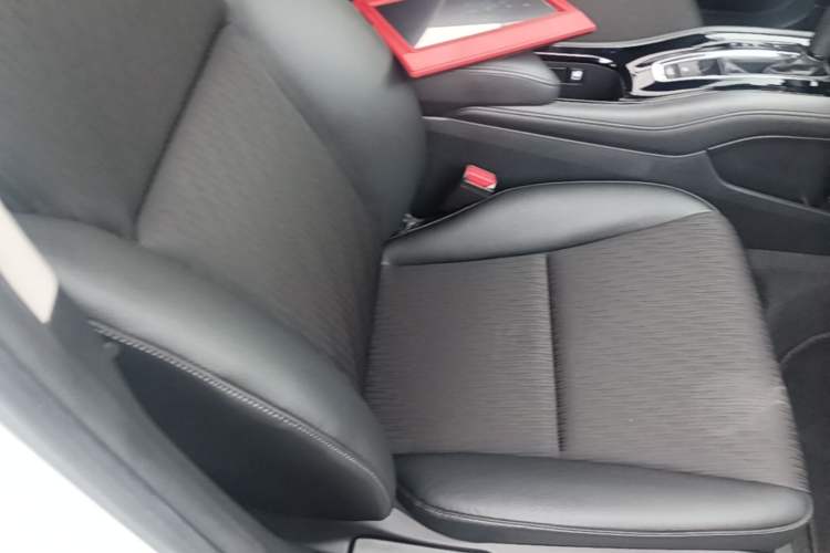 Used Honda Vezel 2020 1.5L CVT Pioneer Edition Right Front Seat