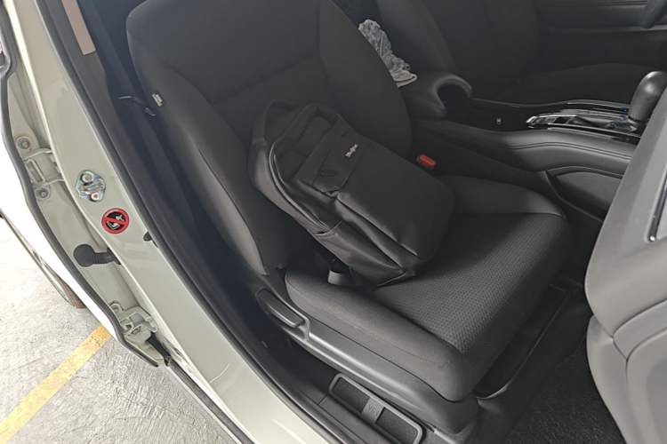 Used Honda Vezel 2020 1.5L CVT Elite Edition Right Front Seat