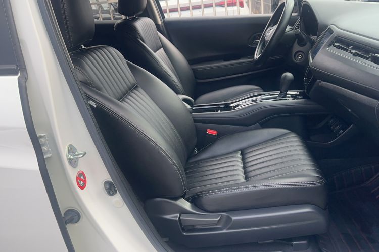 Used Honda Vezel 2020 220 TURBO CVT Elite Edition Right Front Seat