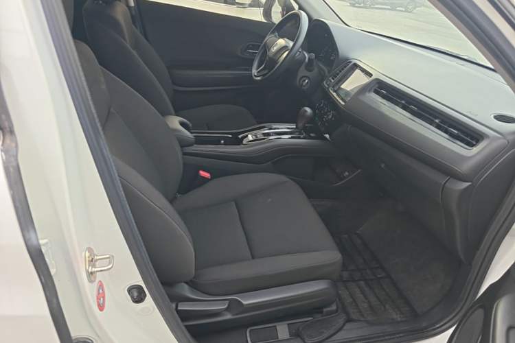 Used Honda Vezel 2020 1.5L CVT Elite Edition Right Front Seat