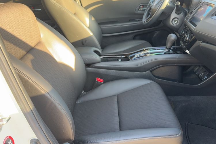 Used Honda Vezel 2020 1.5L CVT Pioneer Edition Right Front Seat