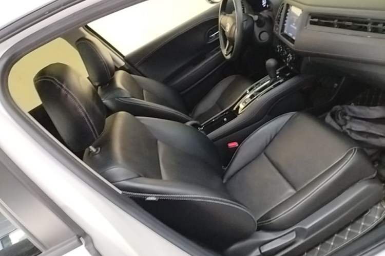 Used Honda Vezel 2020 1.5L CVT Elite Edition Right Front Seat