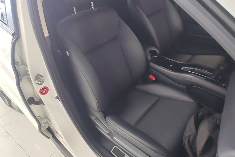 Used Honda Vezel 2020 1.5L CVT Pioneer Edition Right Front Seat