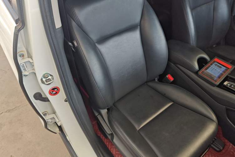 Used Honda Vezel 2020 1.5L CVT Elite Edition Right Front Seat
