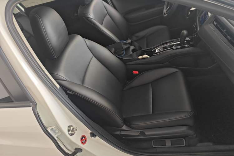Used Honda Vezel 2020 1.5L CVT Elite Edition Right Front Seat