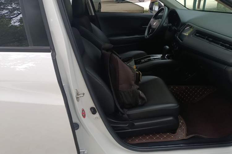 Used Honda Vezel 2020 1.5L CVT Luxury Edition Right Front Seat