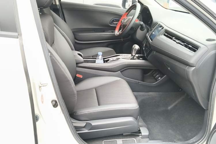 Used Honda Vezel 2020 220 TURBO CVT Luxury Edition Right Front Seat