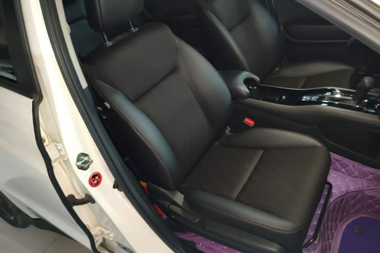 Used Honda Vezel 2020 1.5L CVT Pioneer Edition Right Front Seat