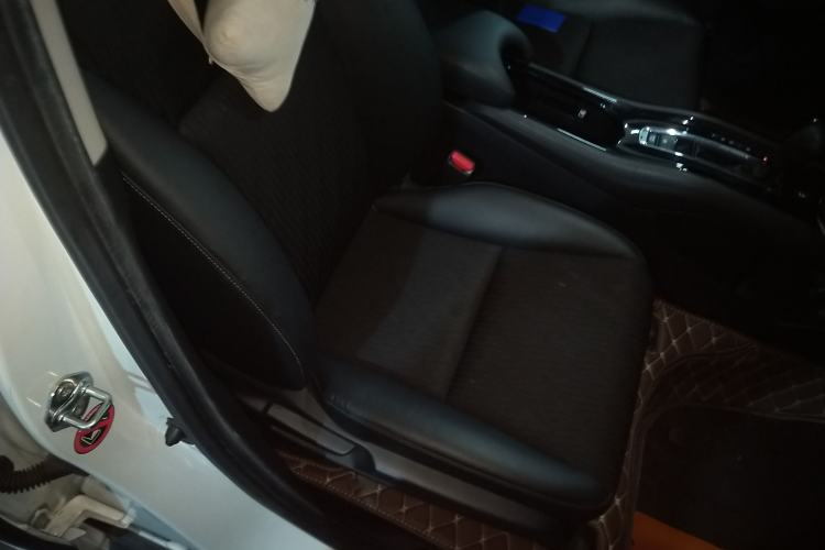 Used Honda Vezel 2020 1.5L CVT Pioneer Edition Right Front Seat