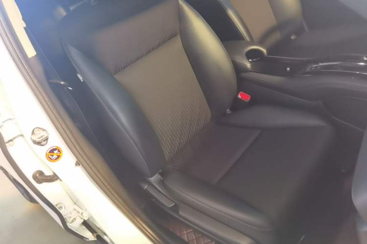 Used Honda Vezel 2020 1.5L CVT Pioneer Edition Right Front Seat