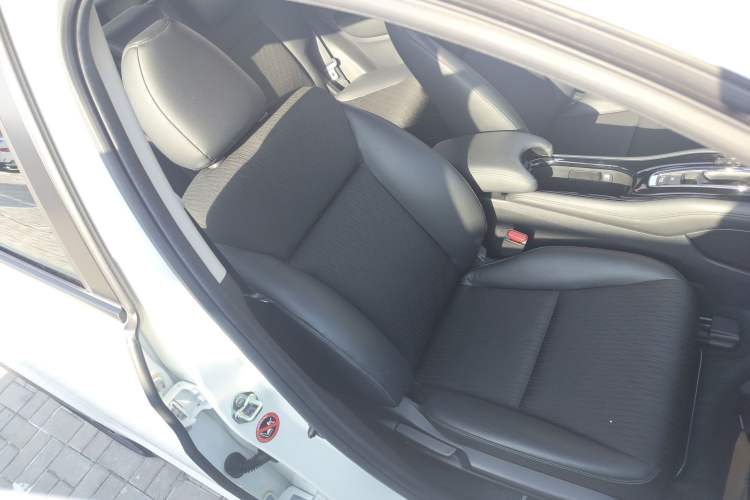 Used Honda Vezel 2020 1.5L CVT Pioneer Edition Right Front Seat