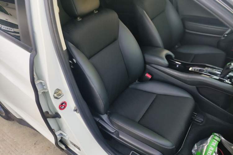 Used Honda Vezel 2020 1.5L CVT Luxury Edition Right Front Seat
