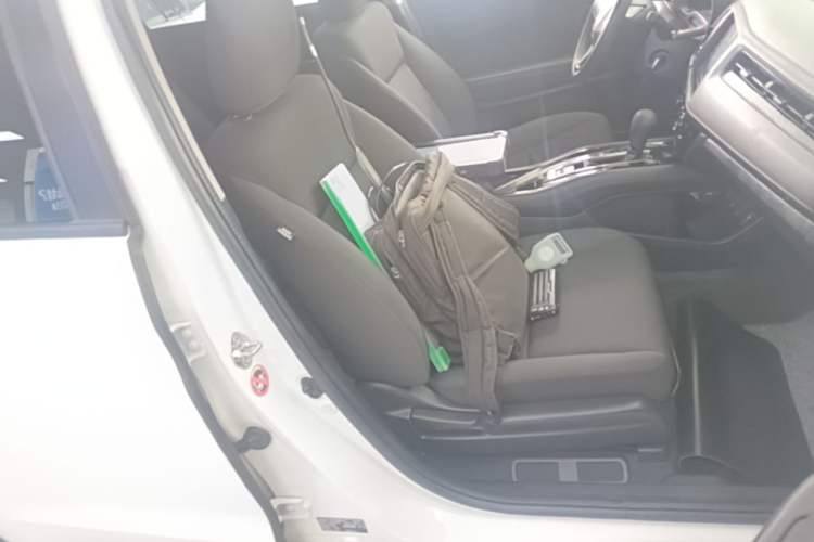 Used Honda Vezel 2020 1.5L CVT Elite Edition Right Front Seat