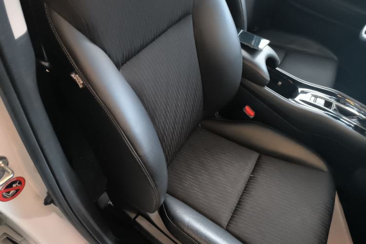 Used Honda Vezel 2020 1.5L CVT Luxury Edition Right Front Seat