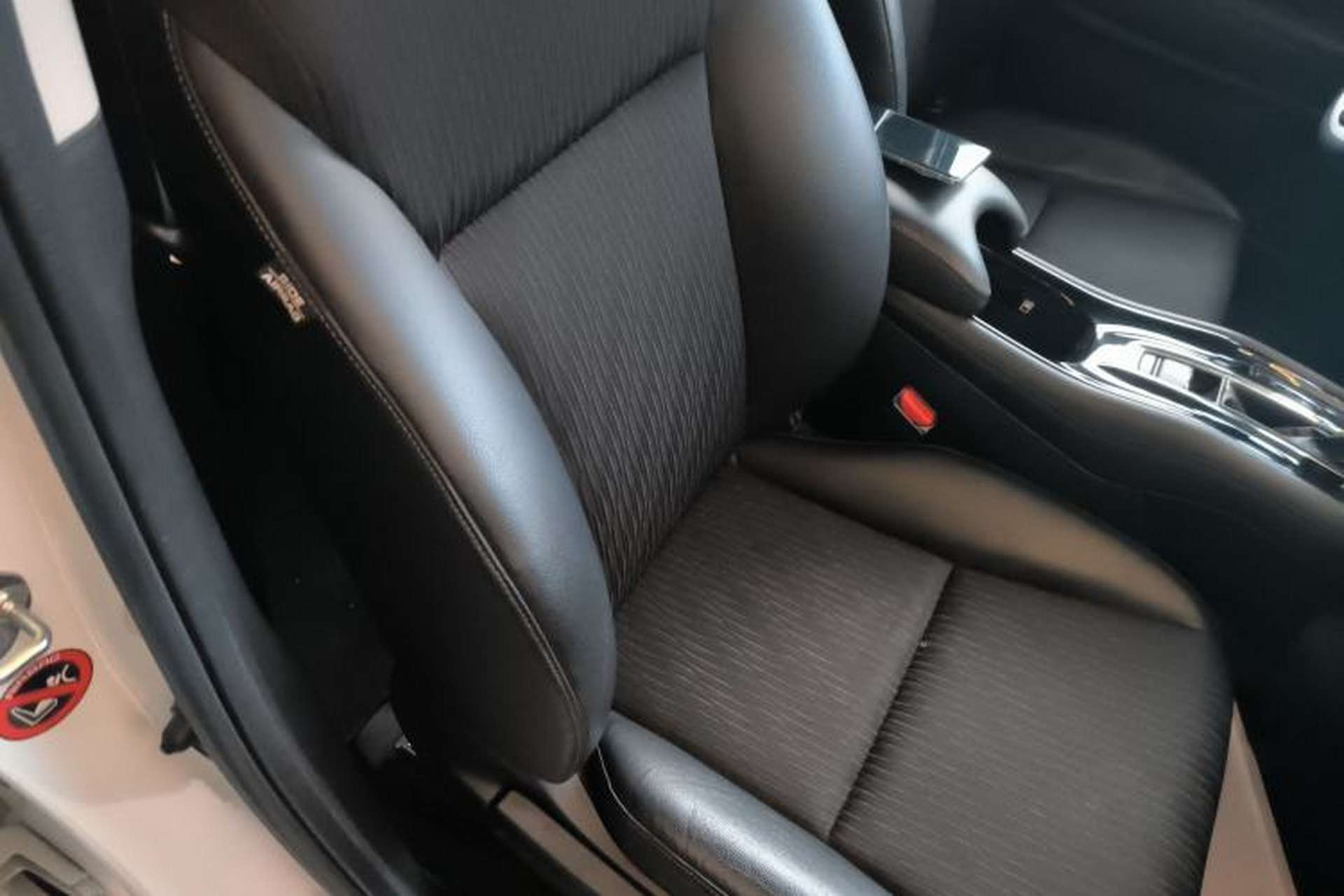 Used Honda Vezel 2020 1.5L CVT Luxury Edition Right Front Seat