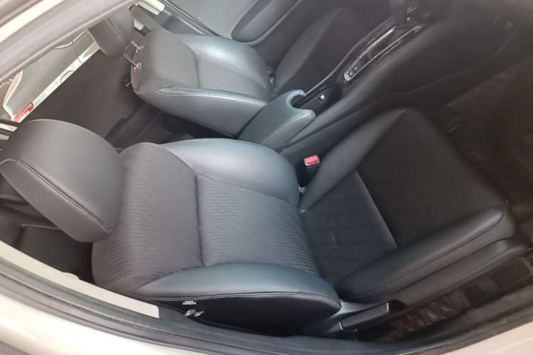 Used Honda Vezel 2020 1.5L CVT Pioneer Edition Right Front Seat