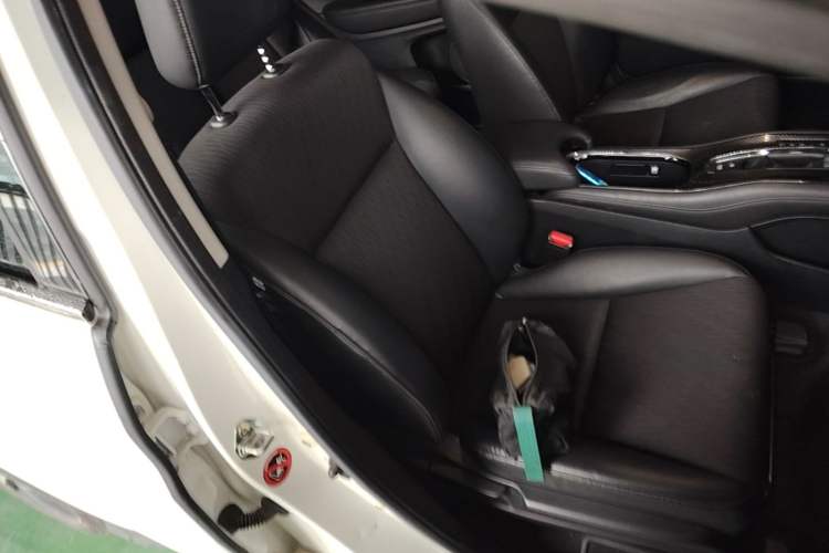 Used Honda Vezel 2020 1.5L CVT Luxury Edition Right Front Seat