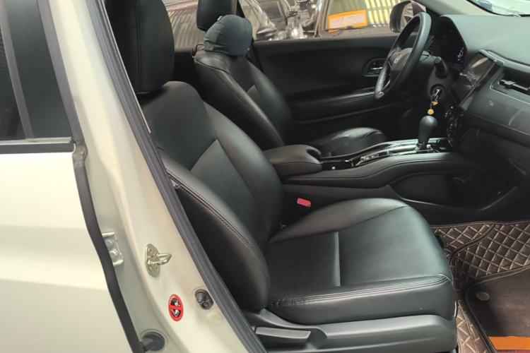Used Honda Vezel 2020 1.5L CVT Elite Edition Right Front Seat