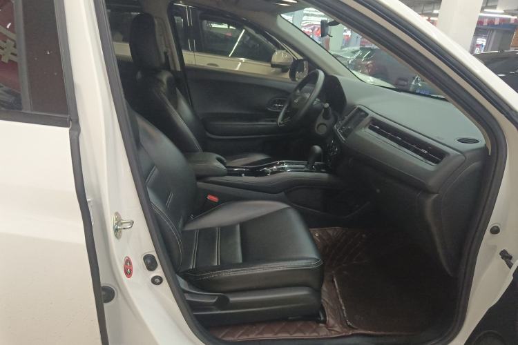 Used Honda Vezel 2020 1.5L CVT Elite Edition Right Front Seat
