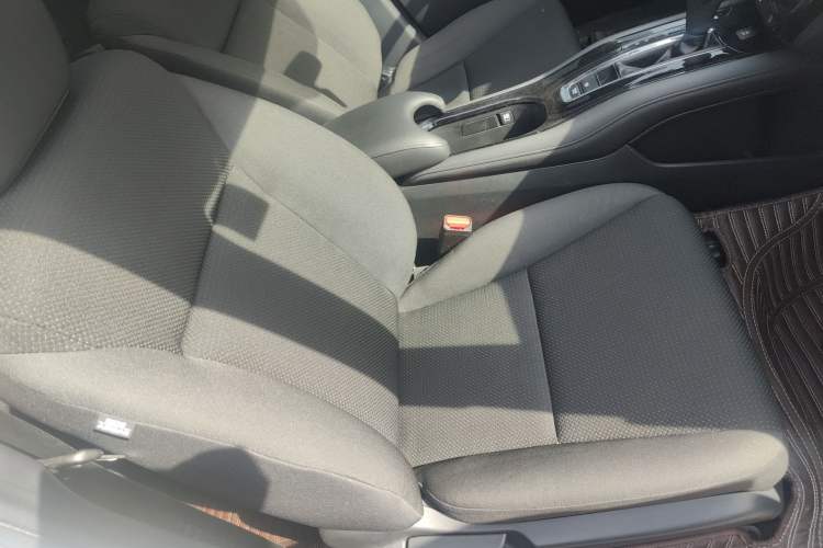 Used Honda Vezel 2020 1.5L CVT Elite Edition Right Front Seat