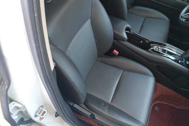 Used Honda Vezel 2020 1.5L CVT Pioneer Edition Right Front Seat